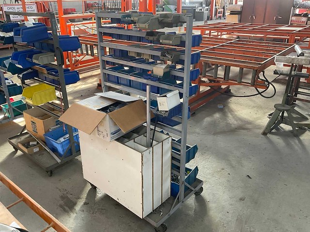 Overtoom verrijdbare bakkenstelling met inhoud - afbeelding 2 van  4