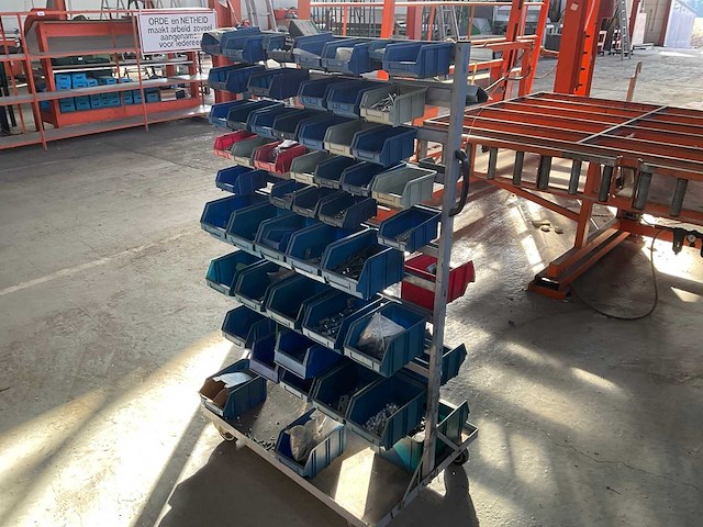 Overtoom verrijdbare bakkenstelling met inhoud - afbeelding 2 van  5