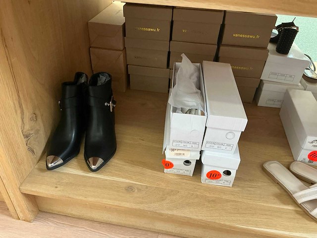 Paar damesschoenen (60x) - afbeelding 10 van  15