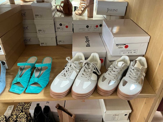 Paar damesschoenen (60x) - afbeelding 13 van  15