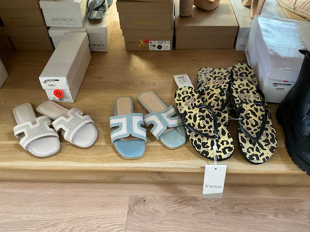 Paar damesschoenen (60x) - afbeelding 15 van  15