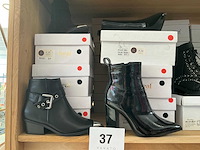 Paar damesschoenen (60x) - afbeelding 2 van  15