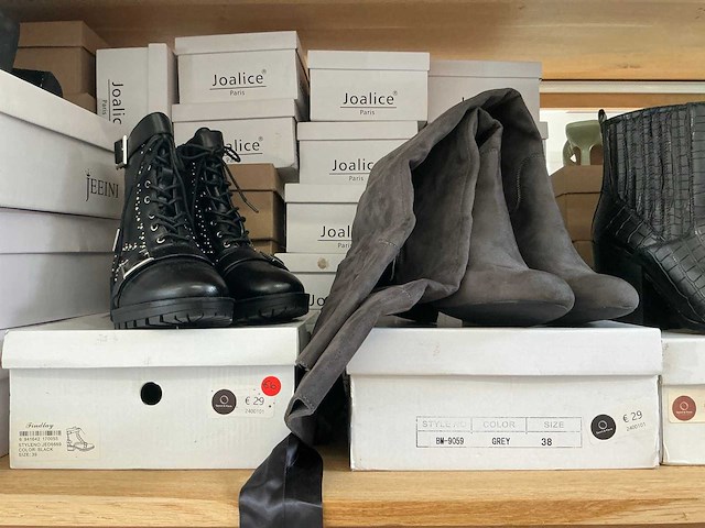 Paar damesschoenen (60x) - afbeelding 3 van  15