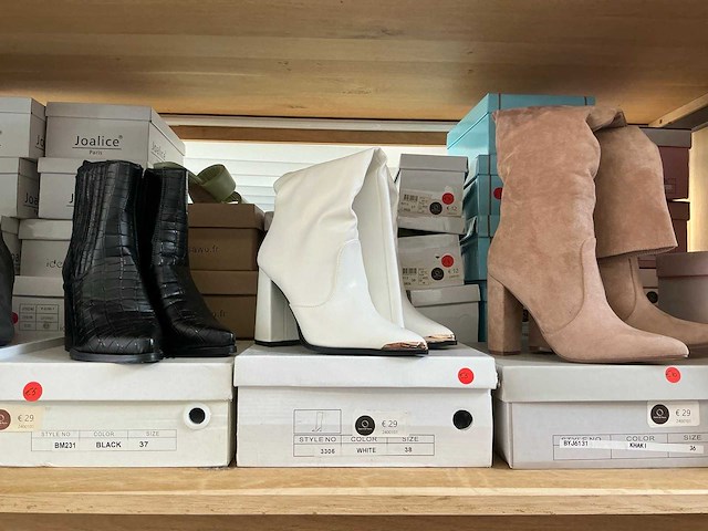 Paar damesschoenen (60x) - afbeelding 4 van  15