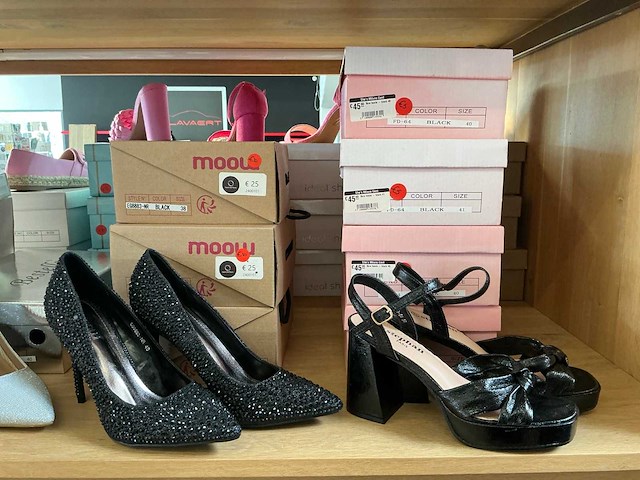 Paar damesschoenen (60x) - afbeelding 6 van  15