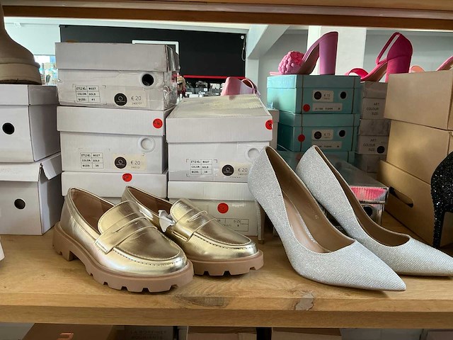 Paar damesschoenen (60x) - afbeelding 7 van  15