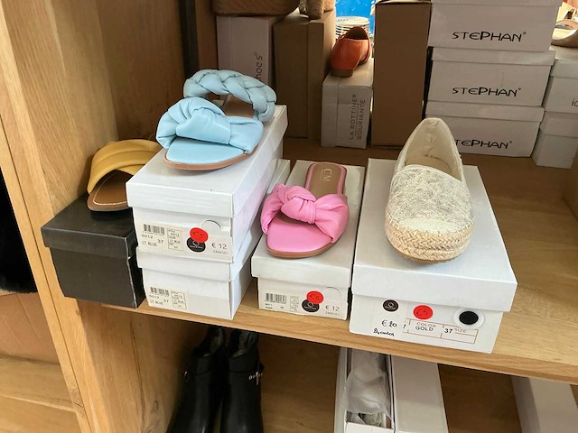 Paar damesschoenen (60x) - afbeelding 9 van  15