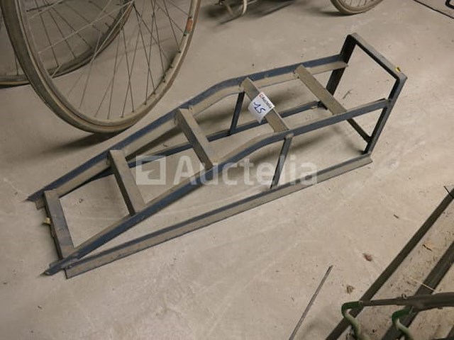 Paar metalen relingen - afbeelding 2 van  3