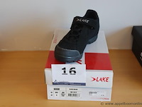 Paar wielrenschoenen lake m 42