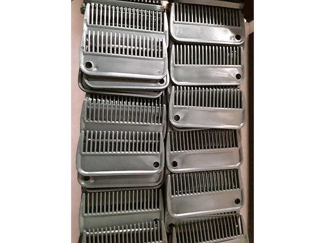 Paarden manenkammen - ongebruikt (150x) - afbeelding 1 van  1