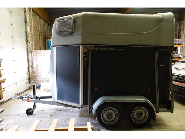 Paardenaanhangwagen saris - afbeelding 1 van  7