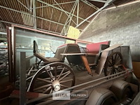 Paardenkoets antiek rijtuig