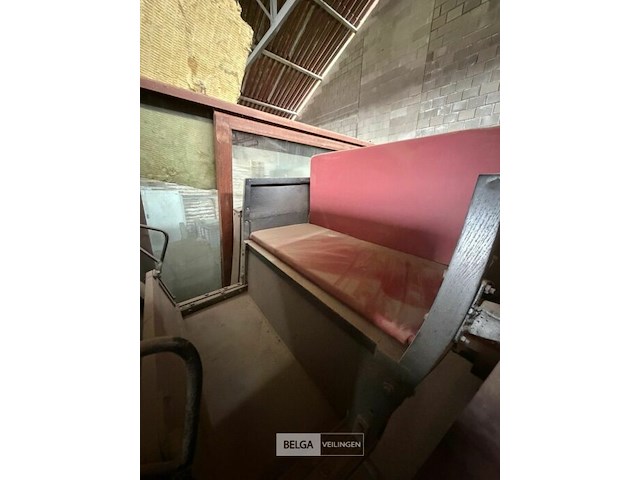 Paardenkoets antiek rijtuig - afbeelding 3 van  7