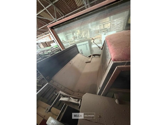 Paardenkoets antiek rijtuig - afbeelding 5 van  7