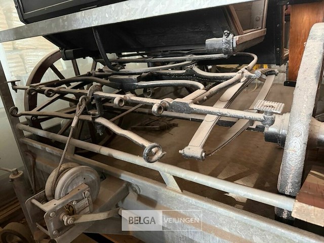 Paardenkoets antiek rijtuig - afbeelding 7 van  7