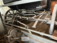 Paardenkoets antiek rijtuig - afbeelding 7 van  7