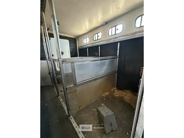 Paardenvrachtwagen iveco - afbeelding 8 van  30