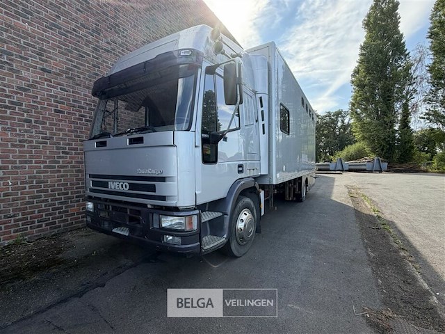 Paardenvrachtwagen iveco - afbeelding 1 van  30