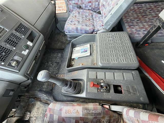 Paardenvrachtwagen iveco - afbeelding 28 van  30