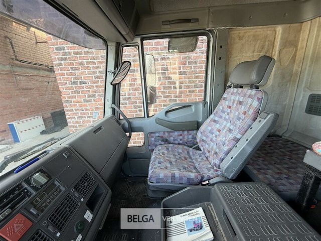 Paardenvrachtwagen iveco - afbeelding 30 van  30