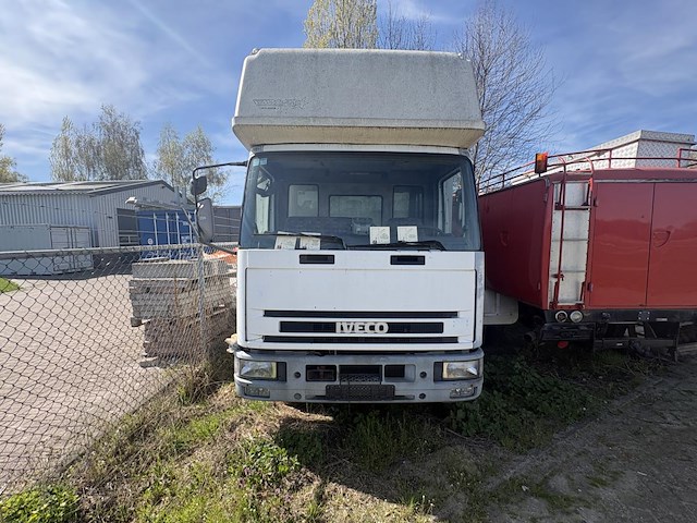 Paardenvrachtwagen iveco - afbeelding 3 van  10