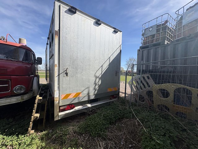 Paardenvrachtwagen iveco - afbeelding 6 van  10