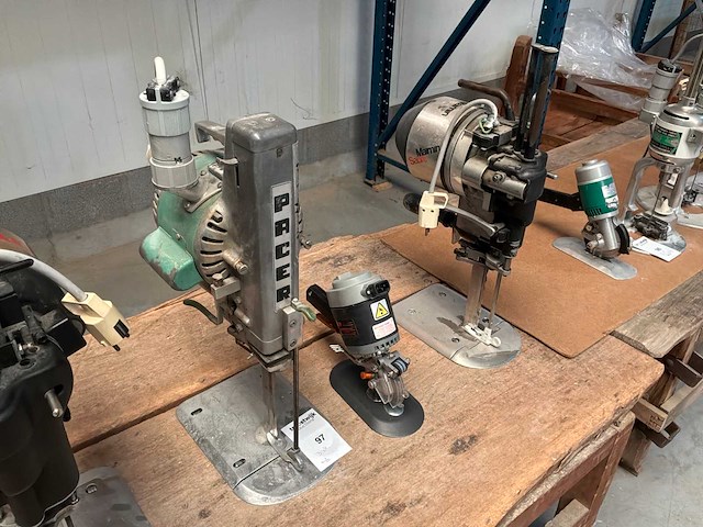 Pacer + sabre 3000 stoffen verticale snijmachine (2x) - afbeelding 2 van  5