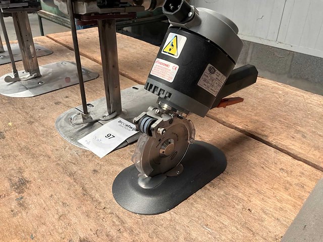 Pacer + sabre 3000 stoffen verticale snijmachine (2x) - afbeelding 3 van  5