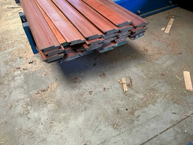Padouk tand/groef gevelbekleding (29x) - afbeelding 2 van  3