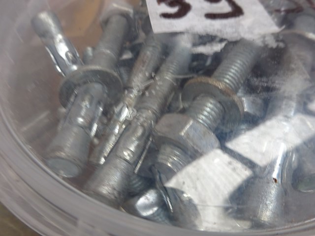 Pak nagels + doos vijzen - afbeelding 2 van  3