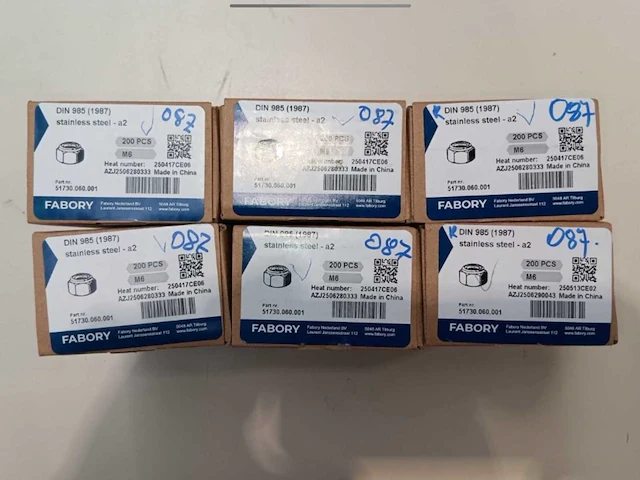 Pak van 1.600 geremde m6 inbusmoeren (1600x) - afbeelding 2 van  2