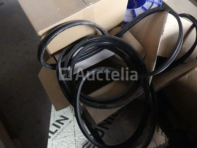 Pakkingen en profielen voor de installatie van aluminium frames - afbeelding 12 van  14