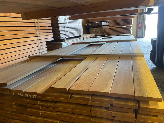 Pakoeli planken geschaafd 3500x90x16mm (153x) - afbeelding 1 van  3