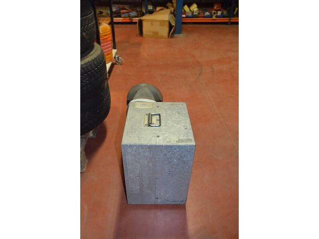 Palenrammer op benzinemotor rhino multi pro stroke 4, pneumatische piquer, 2 blazers voor luchtkasteel, luster 8 lichtpunten - afbeelding 19 van  20