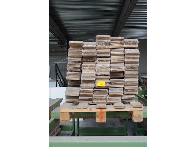 Pallet 3-laags parket - afbeelding 1 van  2