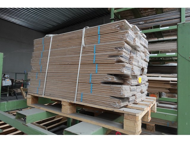 Pallet 3-laags parket - afbeelding 2 van  2