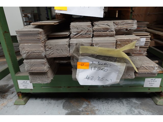Pallet 3-laags parket - afbeelding 1 van  2