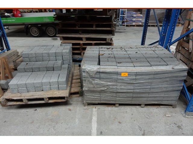 Pallet betonklinkers + rest - afbeelding 1 van  4