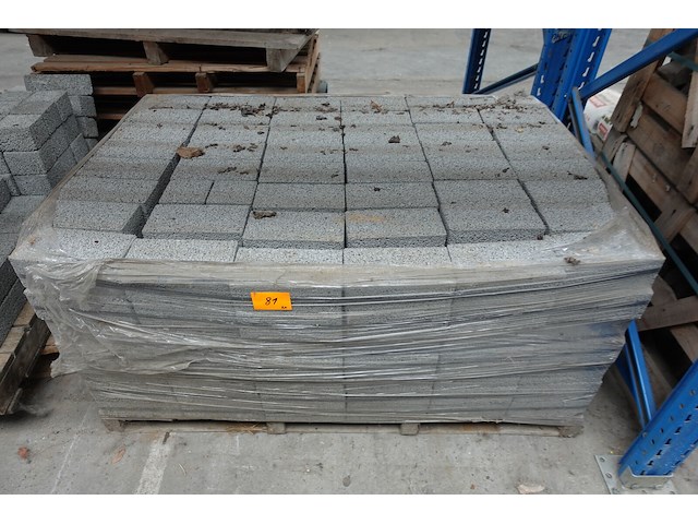 Pallet betonklinkers + rest - afbeelding 2 van  4