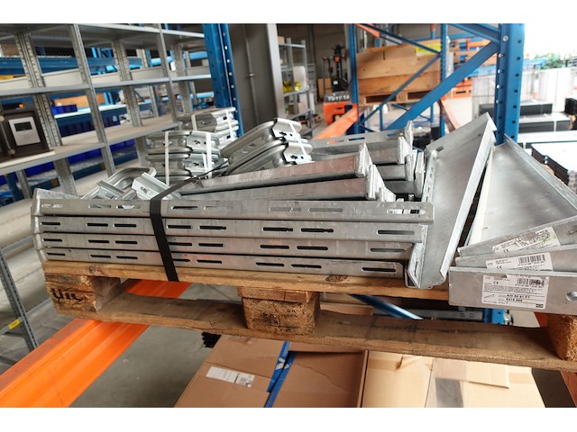 Pallet beugels + kabelgoten obo - afbeelding 8 van  10