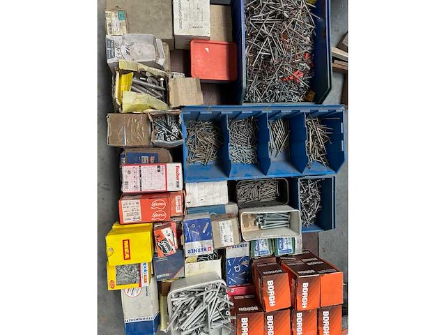 Pallet bevestigingsmaterialen - construction and fastening material - afbeelding 1 van  1