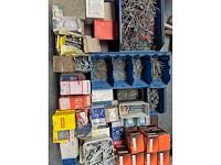 Pallet bevestigingsmaterialen - construction and fastening material - afbeelding 1 van  1