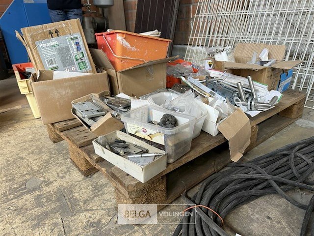 Pallet div bouwbeslag en hang-en-sluitwerk - afbeelding 4 van  10