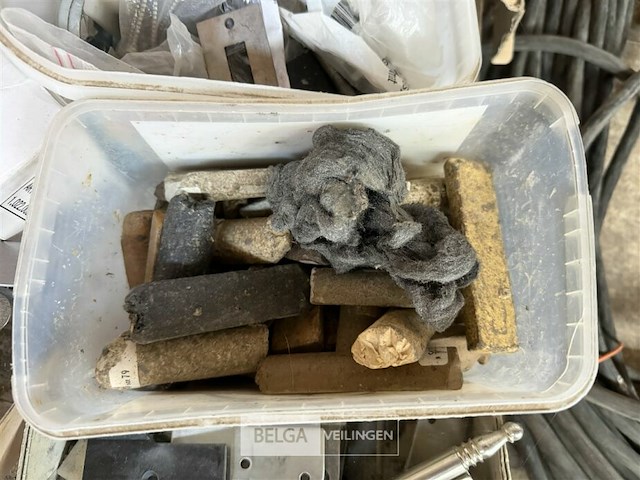 Pallet div bouwbeslag en hang-en-sluitwerk - afbeelding 6 van  10