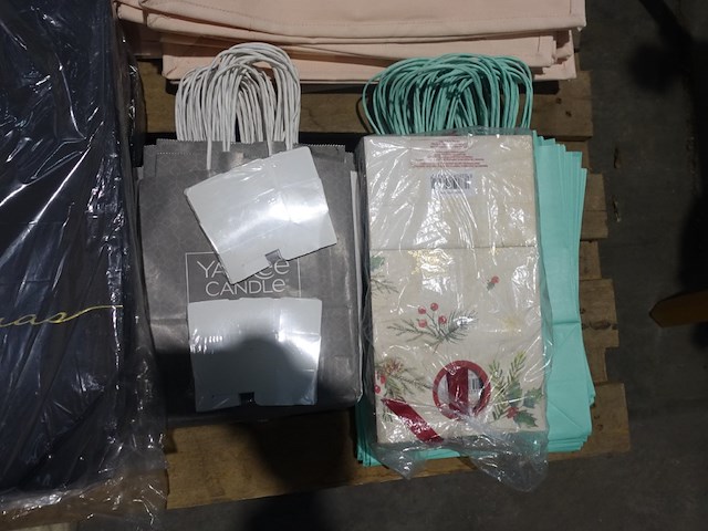 Pallet div geschenkverpakking - afbeelding 8 van  8