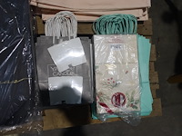 Pallet div geschenkverpakking - afbeelding 8 van  8