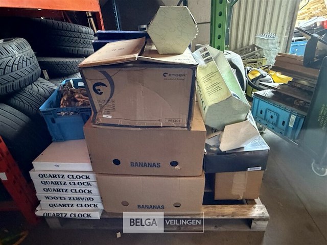 Pallet div porseleinen beeldjes en keukenklokken - afbeelding 7 van  14