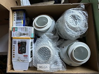 Pallet div porseleinen beeldjes en keukenklokken - afbeelding 8 van  14