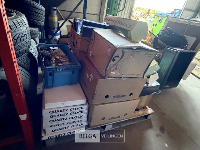 Pallet div porseleinen beeldjes en keukenklokken - afbeelding 13 van  14