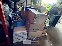 Pallet div porseleinen beeldjes en keukenklokken - afbeelding 13 van  14